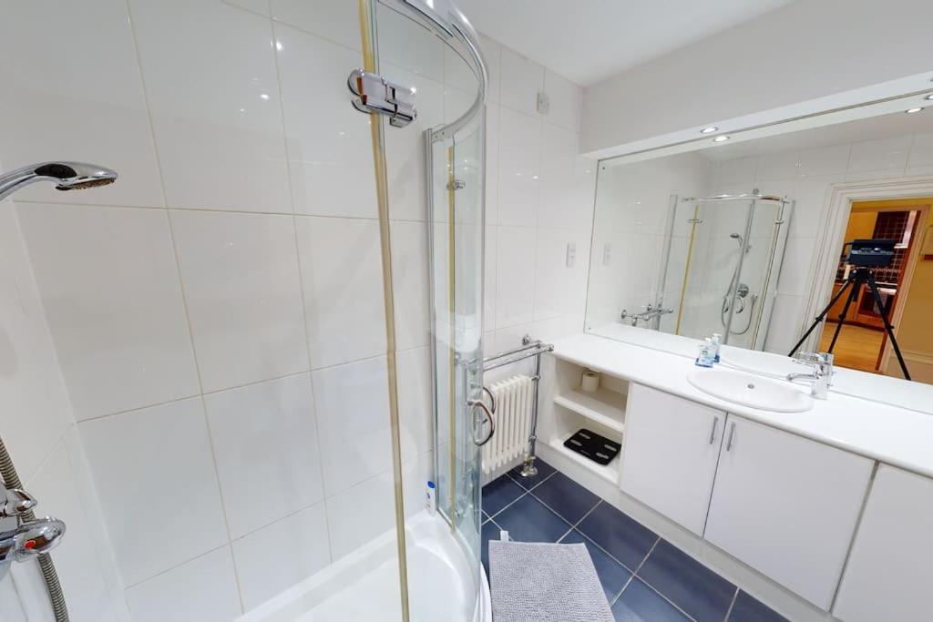 Apartment Land Of Ginger Apartment-sleeps 2- Free Parking *