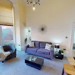 Land Of Green Ginger Apartment-Sleeps 2- Free Parking