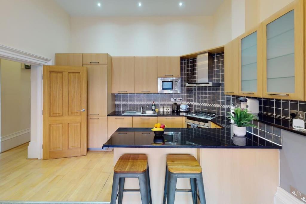 Land Of Ginger Apartment-sleeps 2- Free Parking